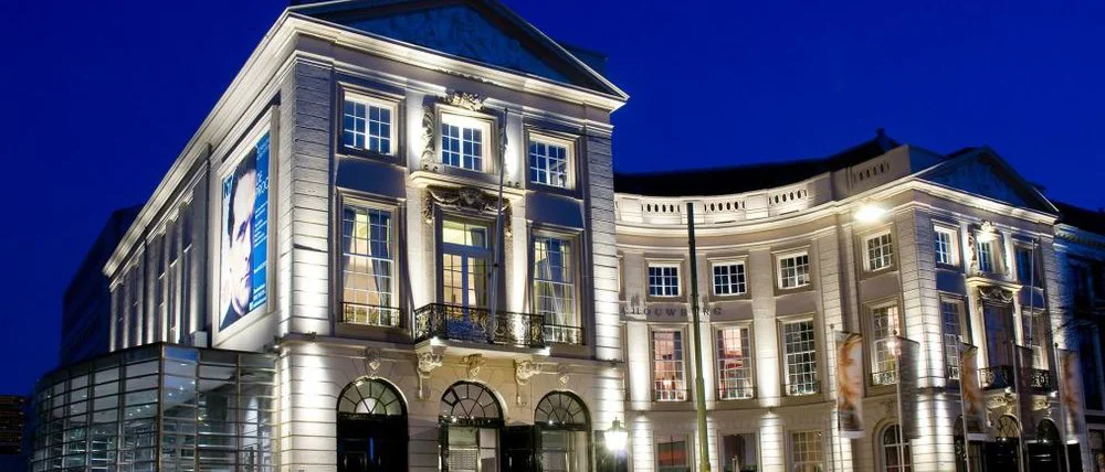 Het Nationale Theater building, illuminated at blue hour.